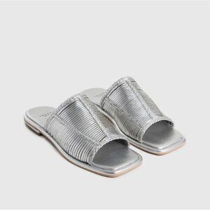 NWOT Vélez Inflexus Leather Flat Sandals for Women Silver Size EU 37/ US 7